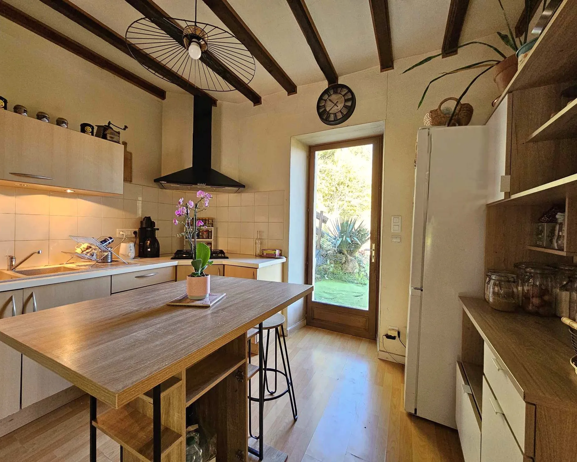 Charmante maison d'habitation à vendre avec grand terrain arboré de 9330 m² à Aubin 