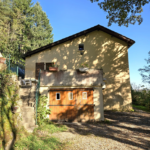 Charmante maison d'habitation à vendre avec grand terrain arboré de 9330 m² à Aubin