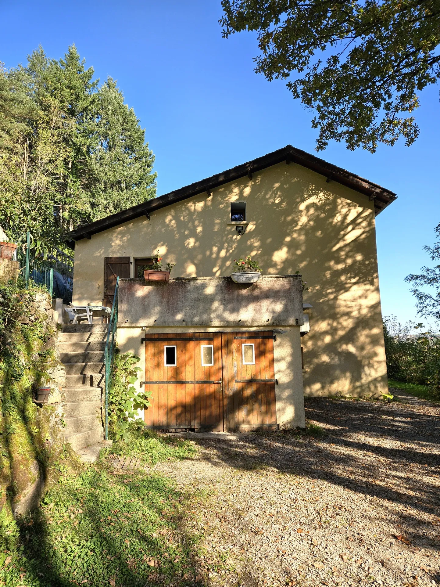 Charmante maison d'habitation à vendre avec grand terrain arboré de 9330 m² à Aubin 