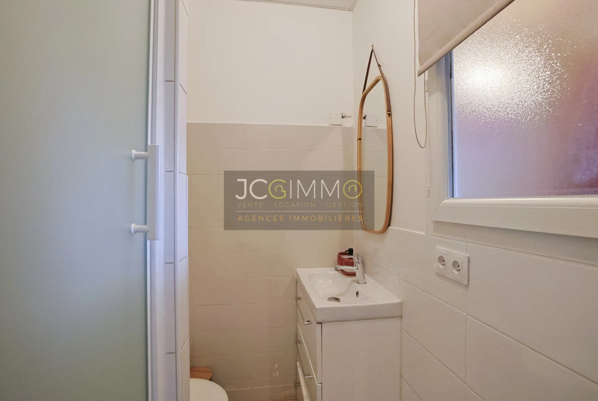 À vendre : Beau rez-de-jardin 27 m² à Hyères - Costebelle 