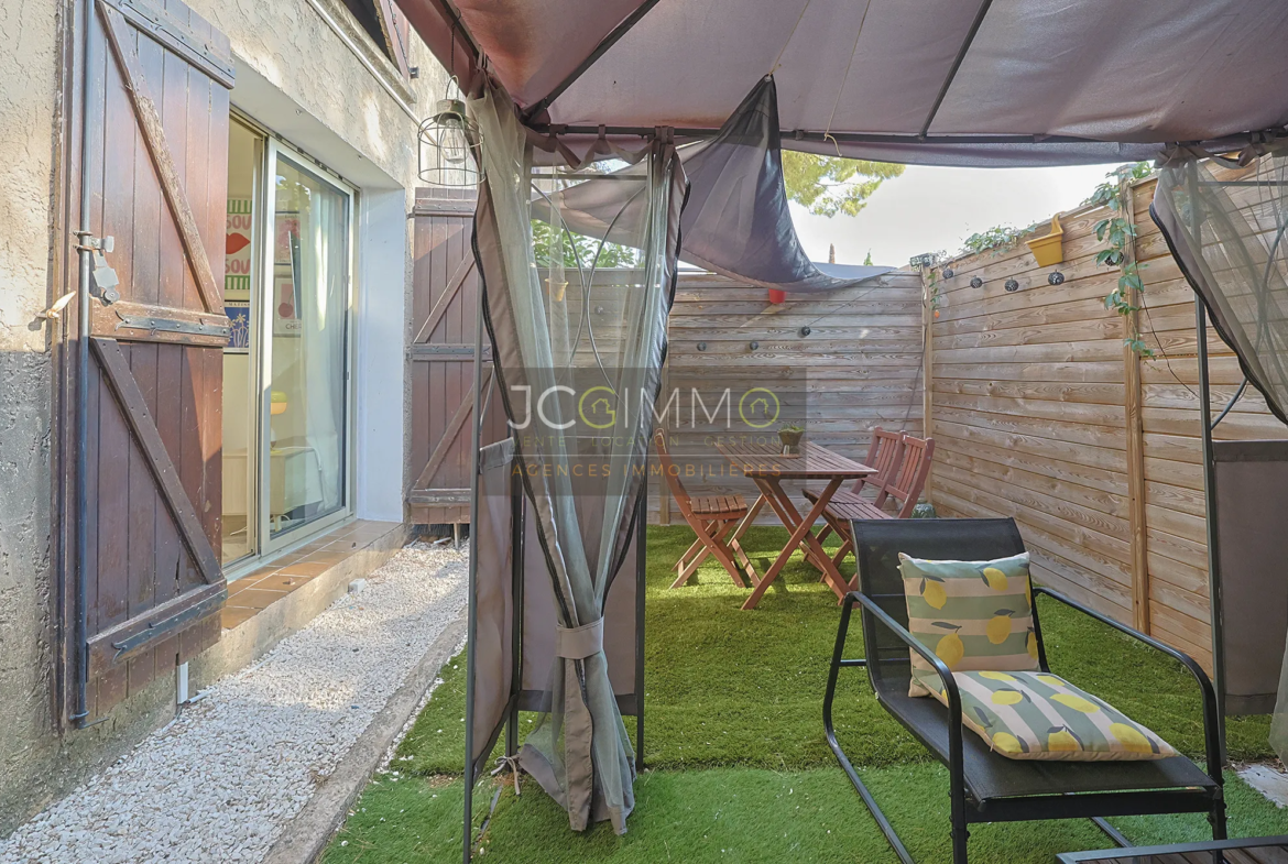 À vendre : Beau rez-de-jardin 27 m² à Hyères - Costebelle 