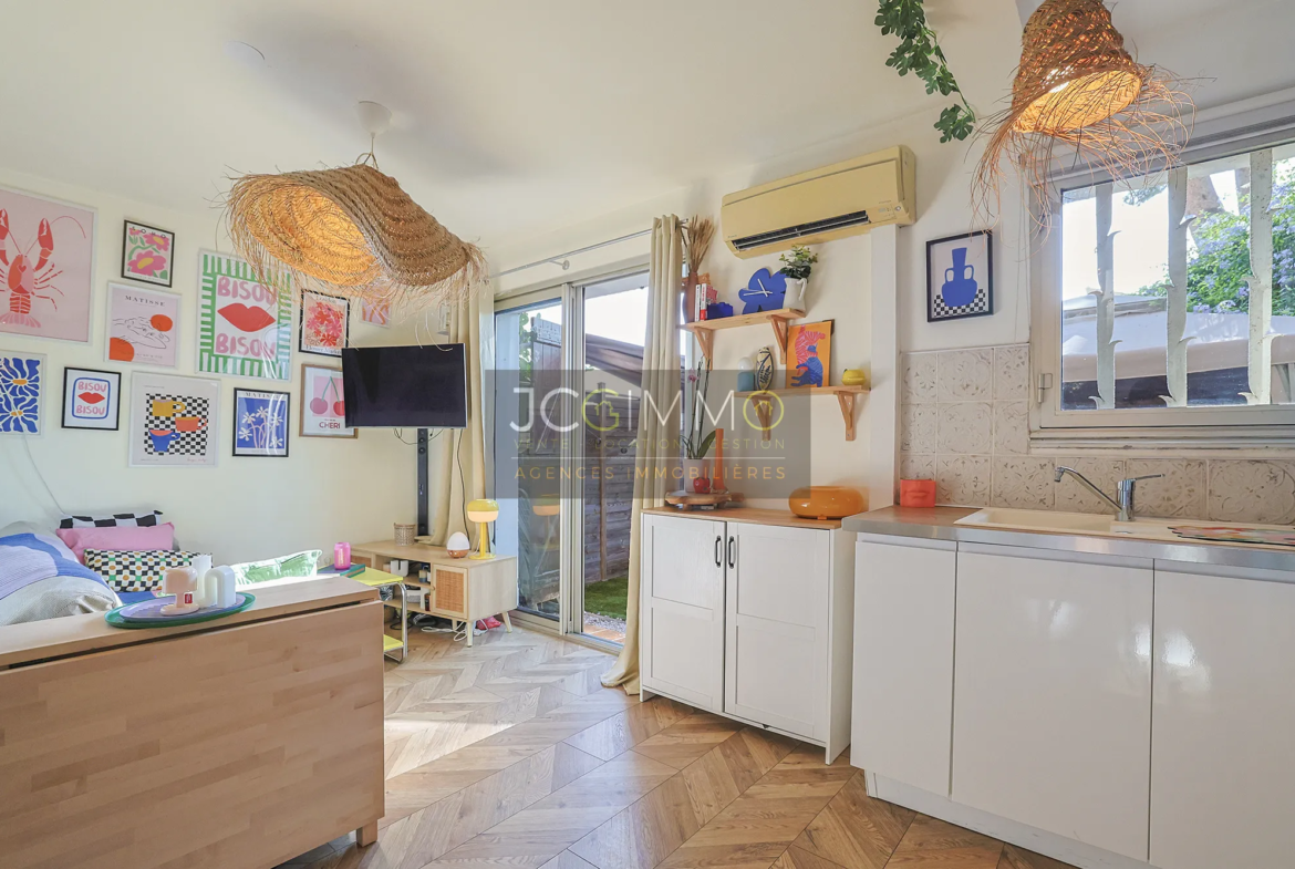 À vendre : Beau rez-de-jardin 27 m² à Hyères - Costebelle 