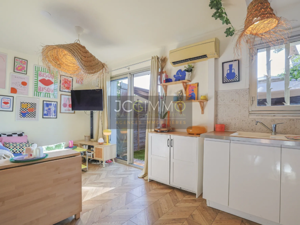 Rez-de-jardin de 27 m² à Hyères Costebelle avec jardin et cave