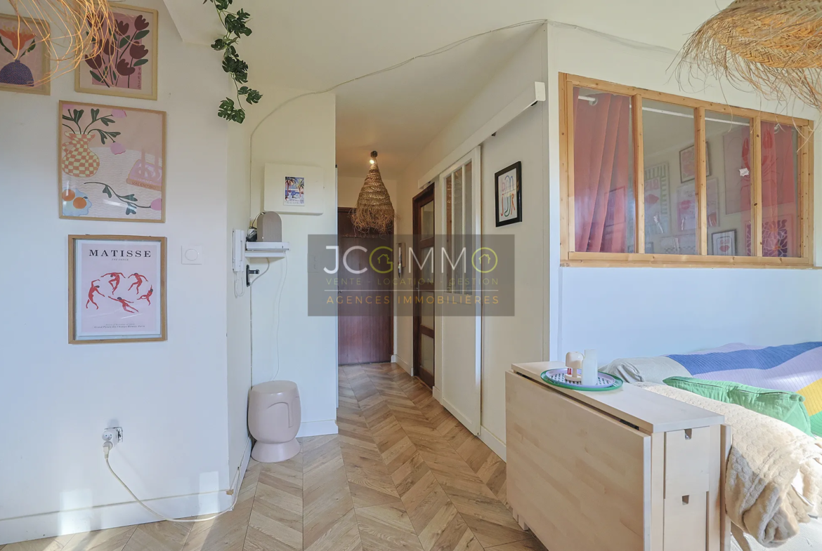 À vendre : Beau rez-de-jardin 27 m² à Hyères - Costebelle 