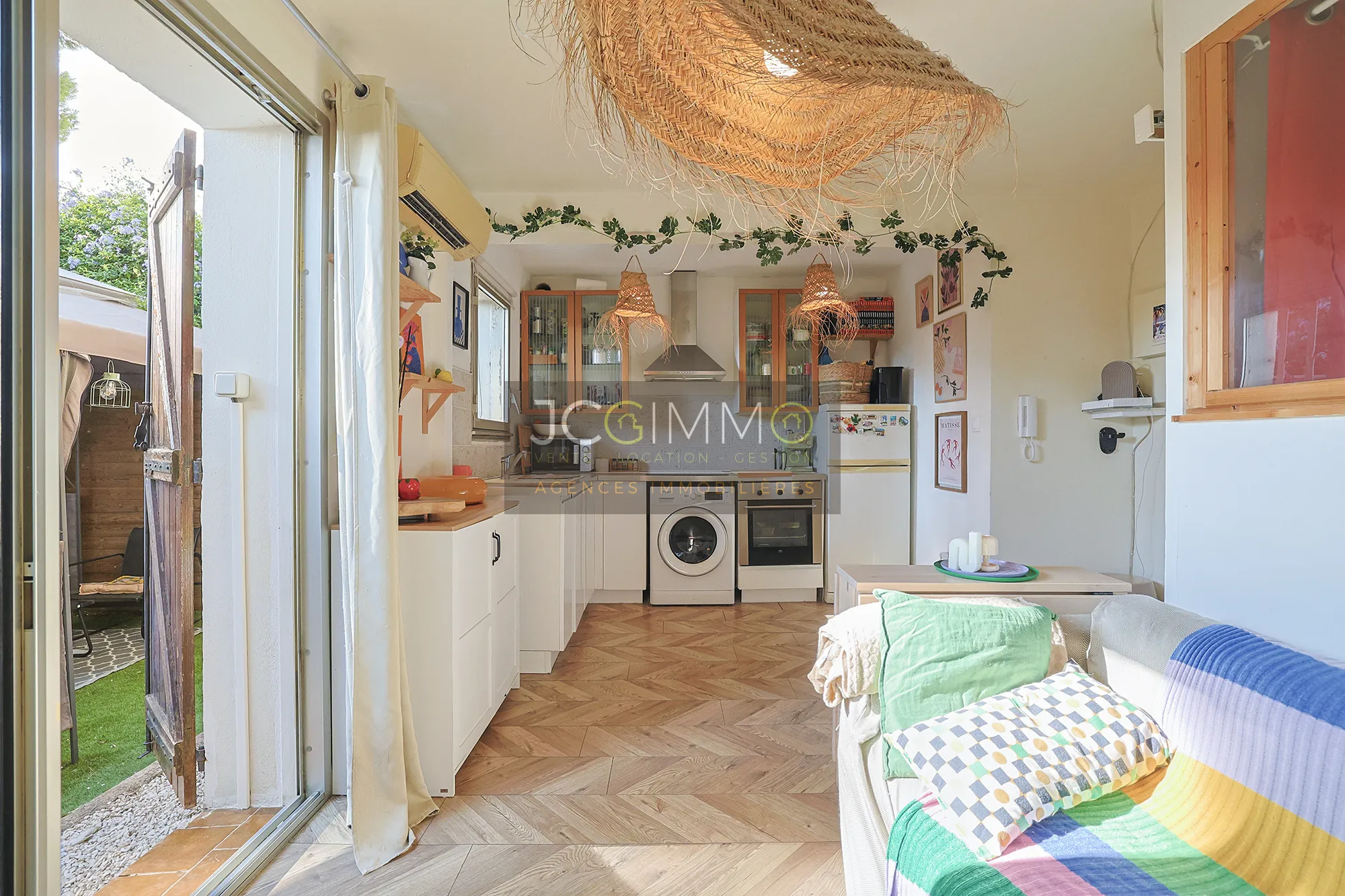 À vendre : Beau rez-de-jardin 27 m² à Hyères - Costebelle 