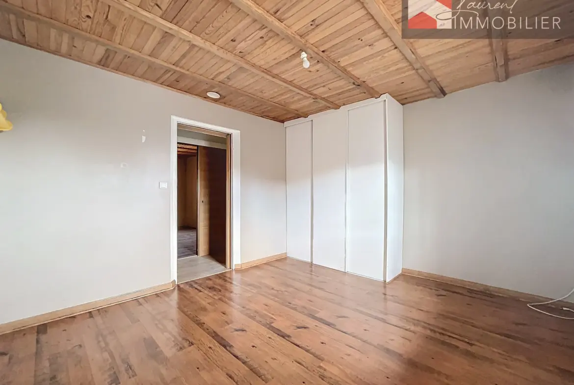 Maison rénovée de 187 m² avec 3 chambres à Saint Etienne Sur Reyssouze 