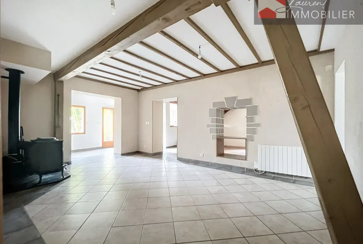 Maison rénovée de 187 m² avec 3 chambres à Saint Etienne Sur Reyssouze 