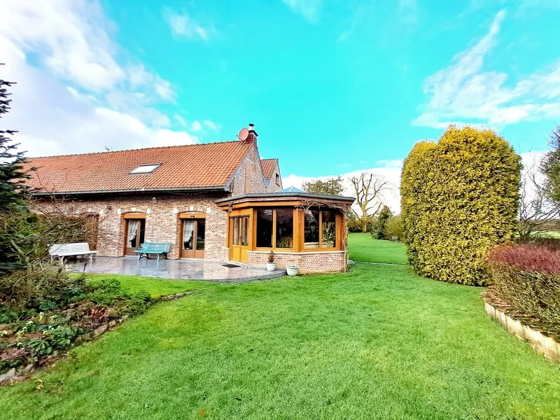 Maison Individuelle de 238 m² avec Terrain Arboré à Solre le Château 