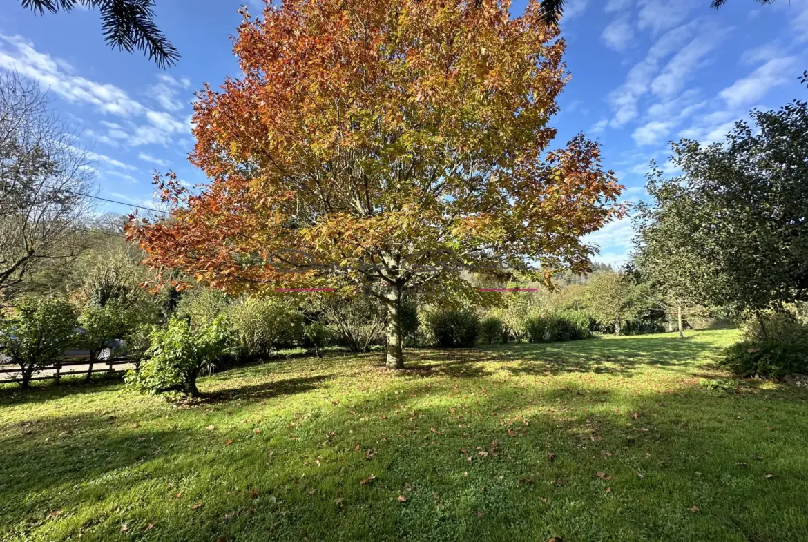 Charmante Maison de Campagne à Saint Symphorien de Lay 