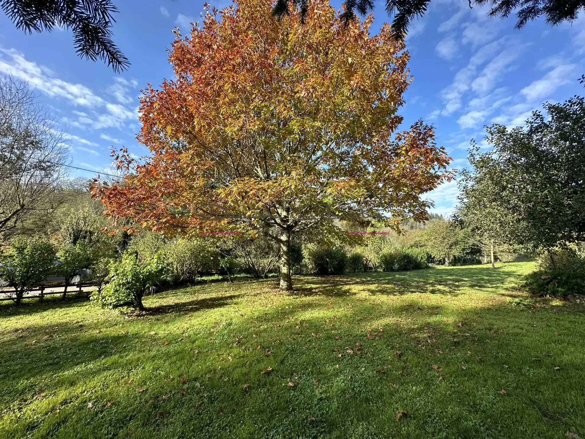 Charmante Maison de Campagne à Saint Symphorien de Lay 