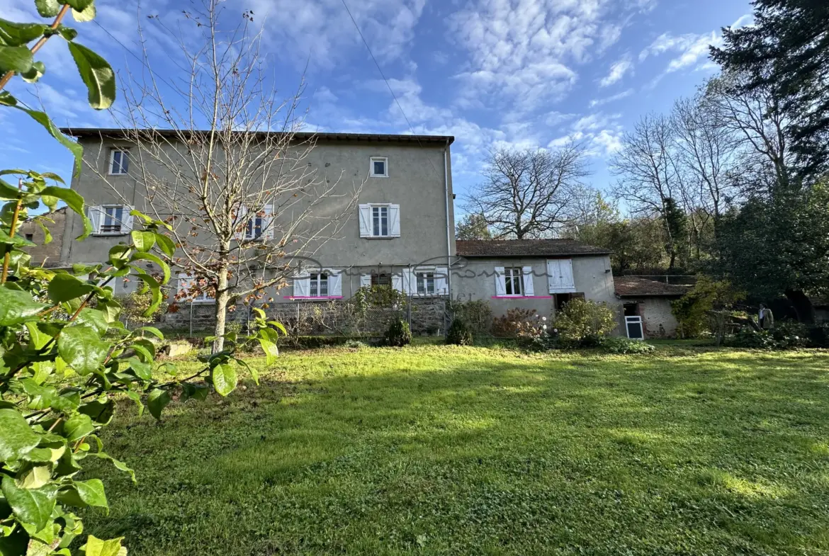 Charmante Maison de Campagne à Saint Symphorien de Lay 