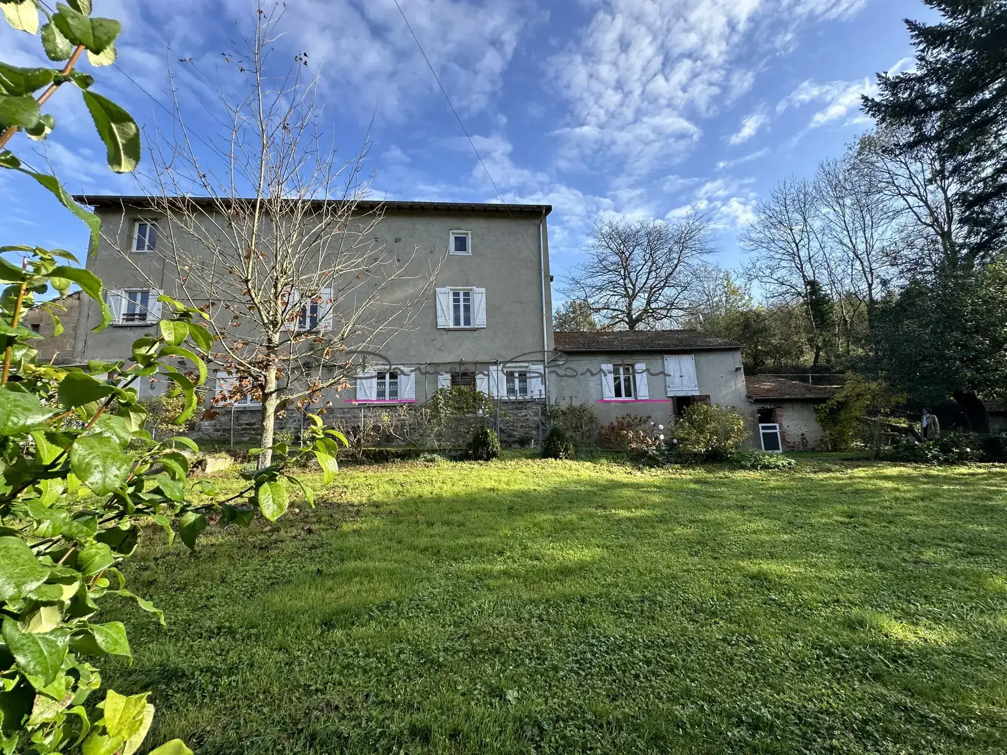 Charmante Maison de Campagne à Saint Symphorien de Lay 