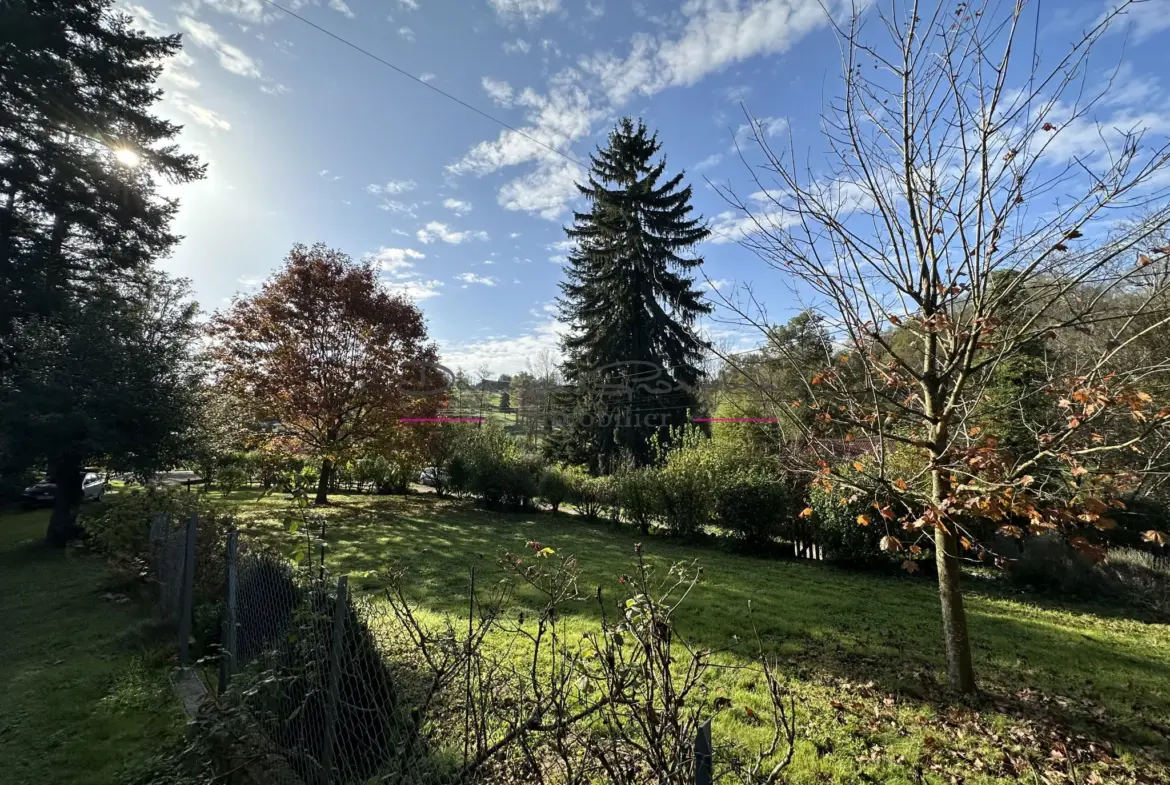 Charmante Maison de Campagne à Saint Symphorien de Lay 