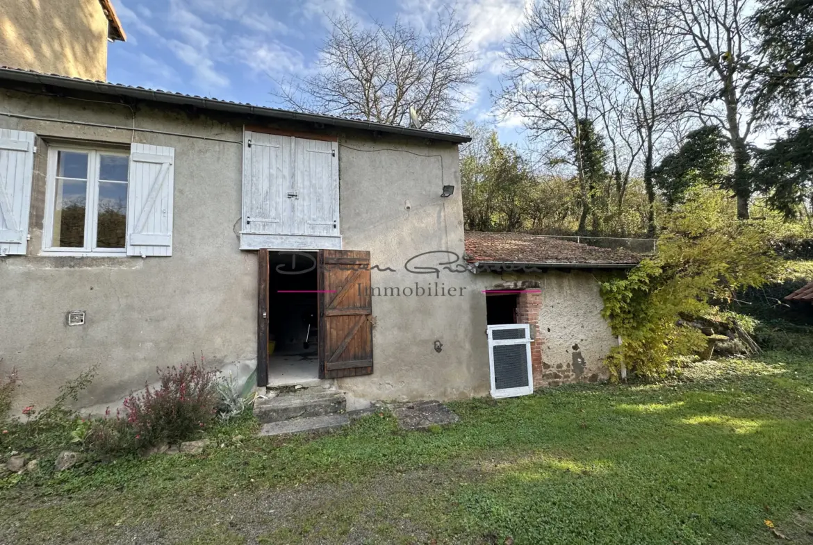 Charmante Maison de Campagne à Saint Symphorien de Lay 