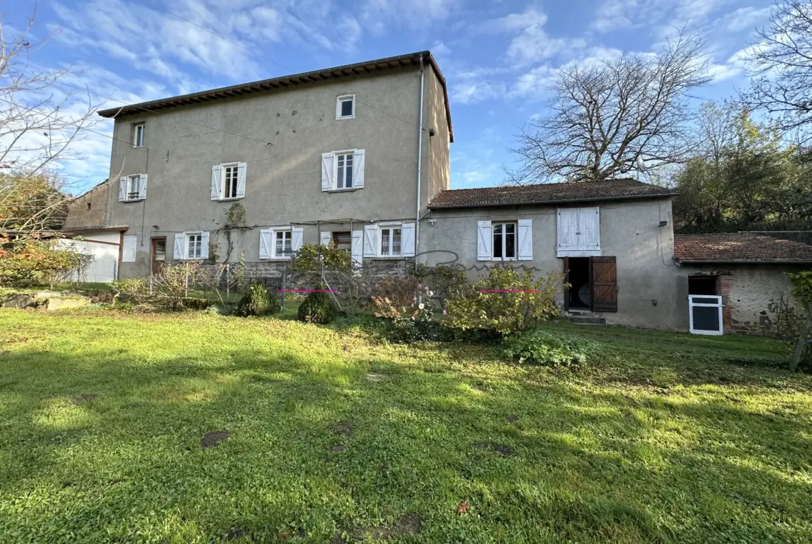 Charmante Maison de Campagne à Saint Symphorien de Lay 