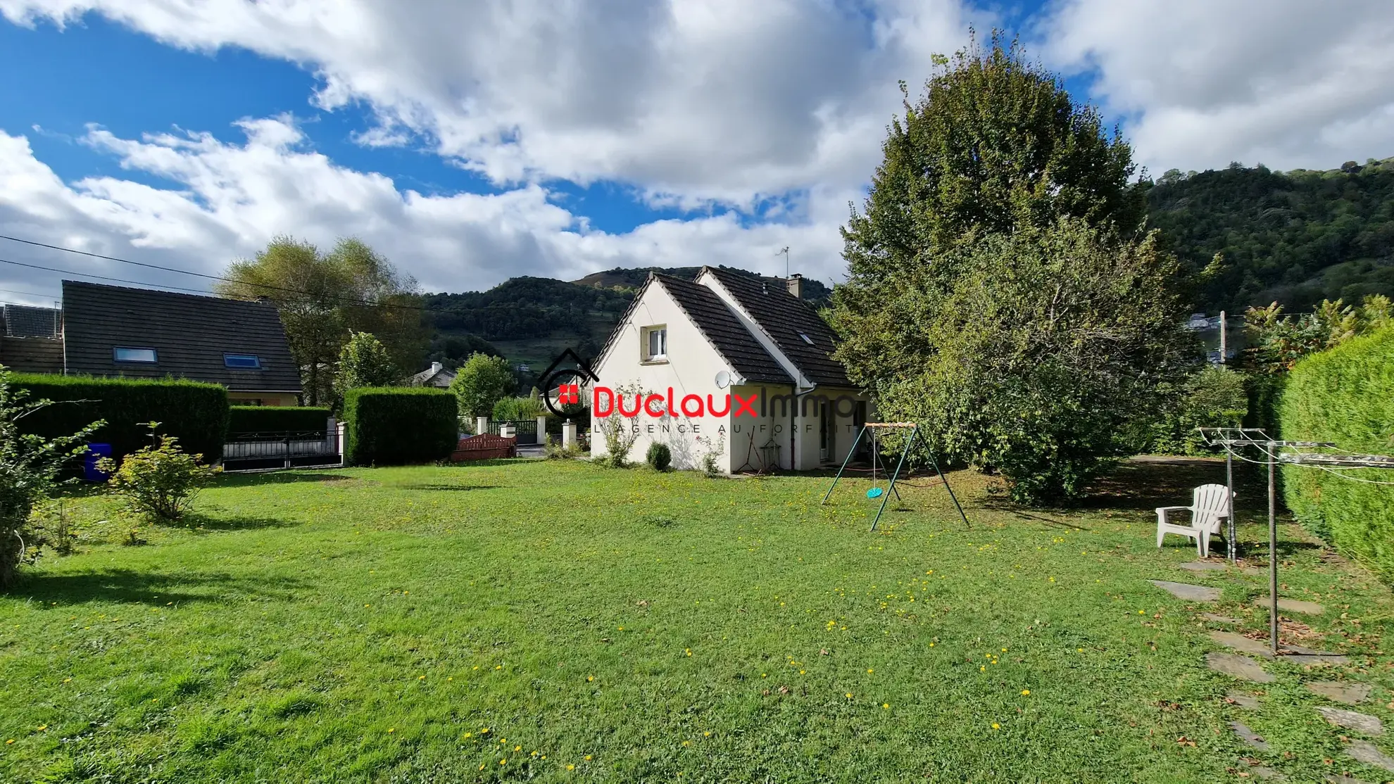 Maison individuelle à Thiezac - 75 m² avec 3 chambres sur terrain de 756 m² 