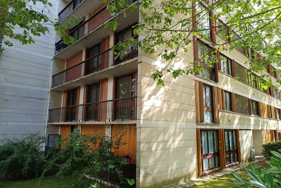 Vente appartement 3 chambres à Fontenay-le-Fleury - 160 000 € 