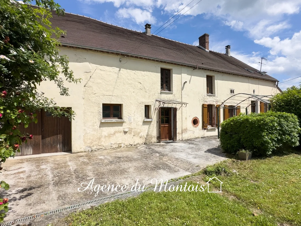 Fermette de Pays à Vendre à Longueville - 4 Chambres, Jardin Clos 