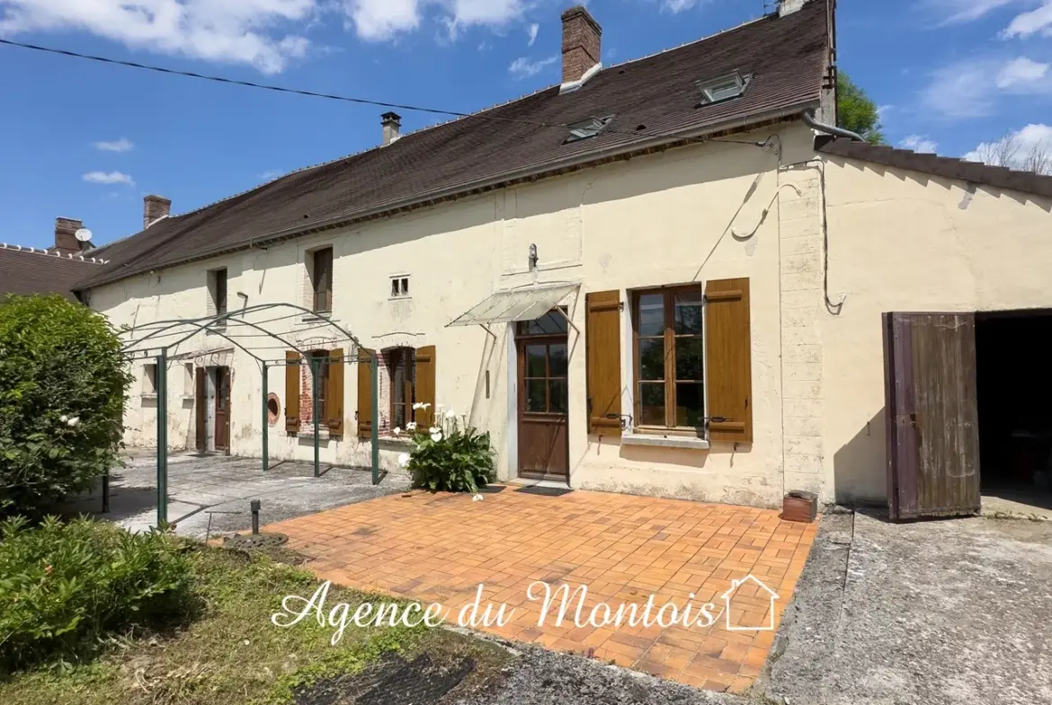 Fermette de Pays à Vendre à Longueville - 4 Chambres, Jardin Clos 