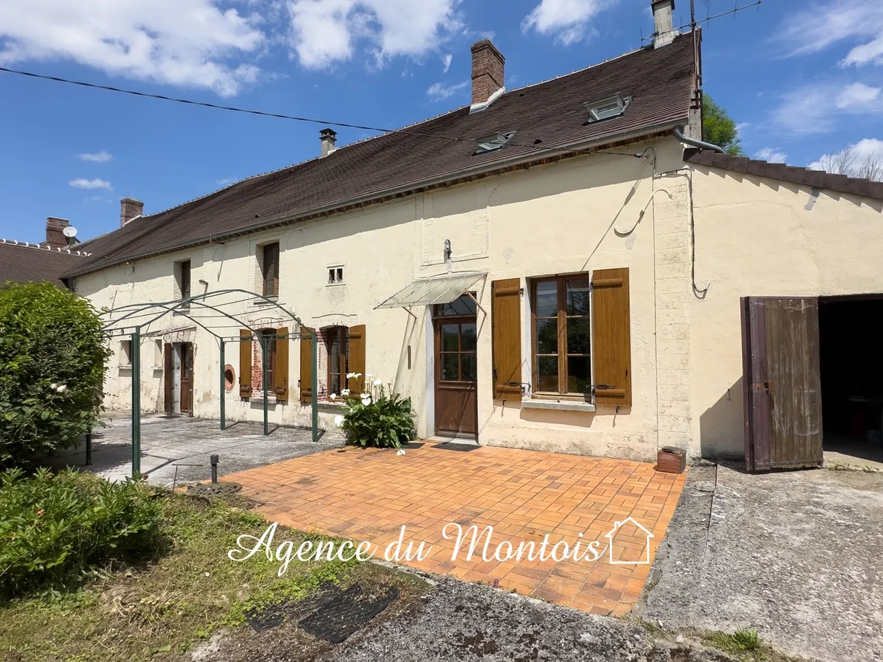 Fermette de Pays à Vendre à Longueville - 4 Chambres, Jardin Clos 