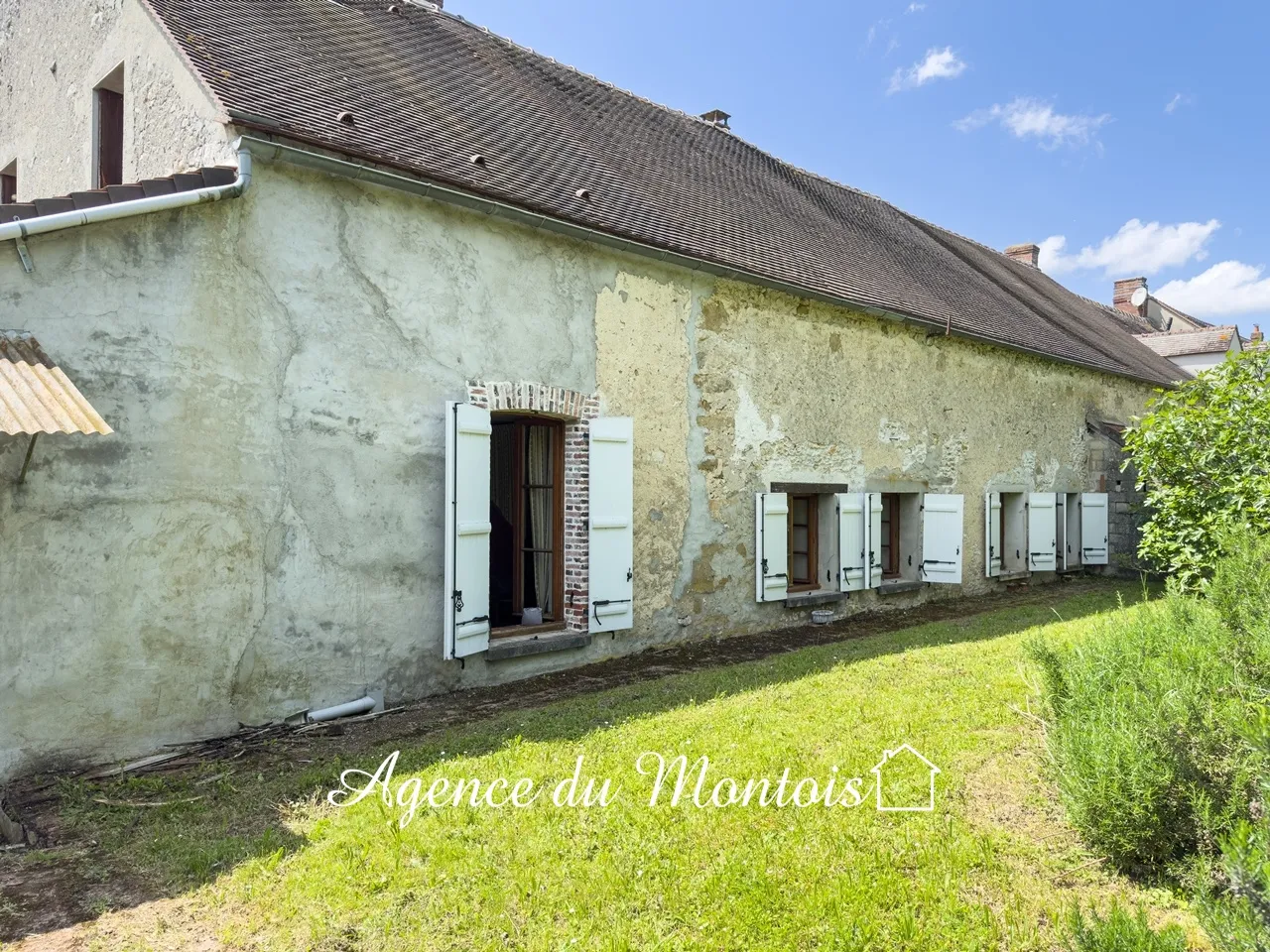 Fermette de Pays à Vendre à Longueville - 4 Chambres, Jardin Clos 