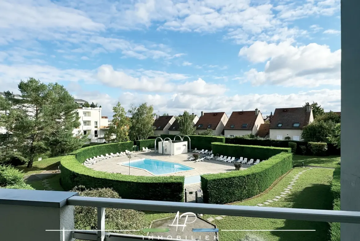 Appartement de 89 m² dans une résidence avec piscine et tennis à Fontaine les Dijon 