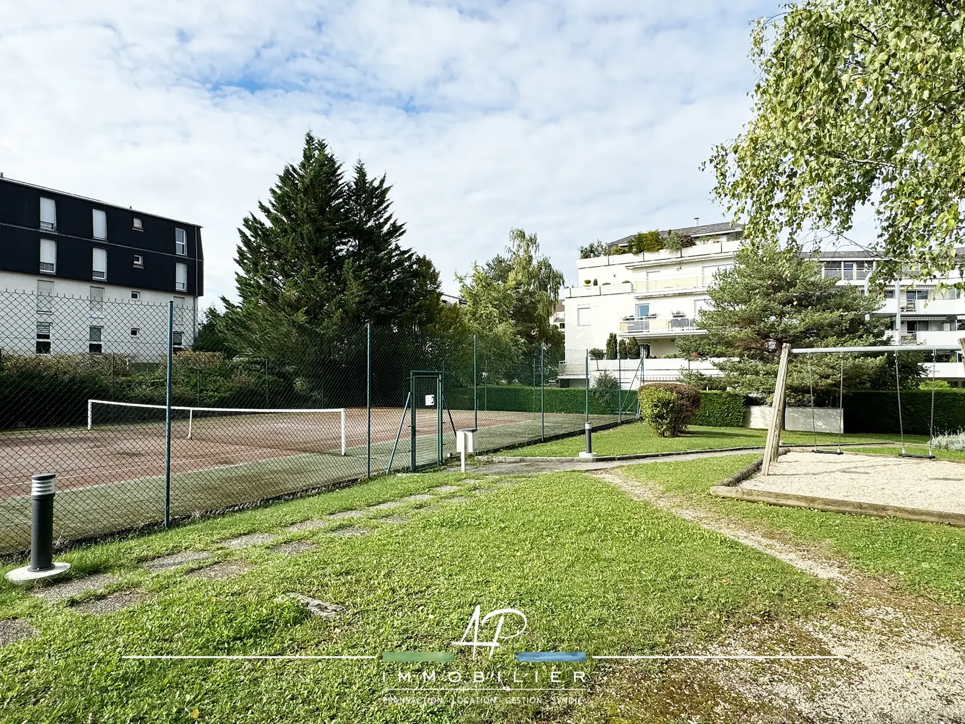 Appartement de 89 m² dans une résidence avec piscine et tennis à Fontaine les Dijon 