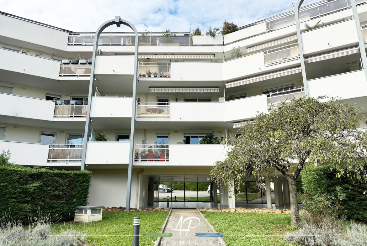 Appartement de 89 m² dans une résidence avec piscine et tennis à Fontaine les Dijon 