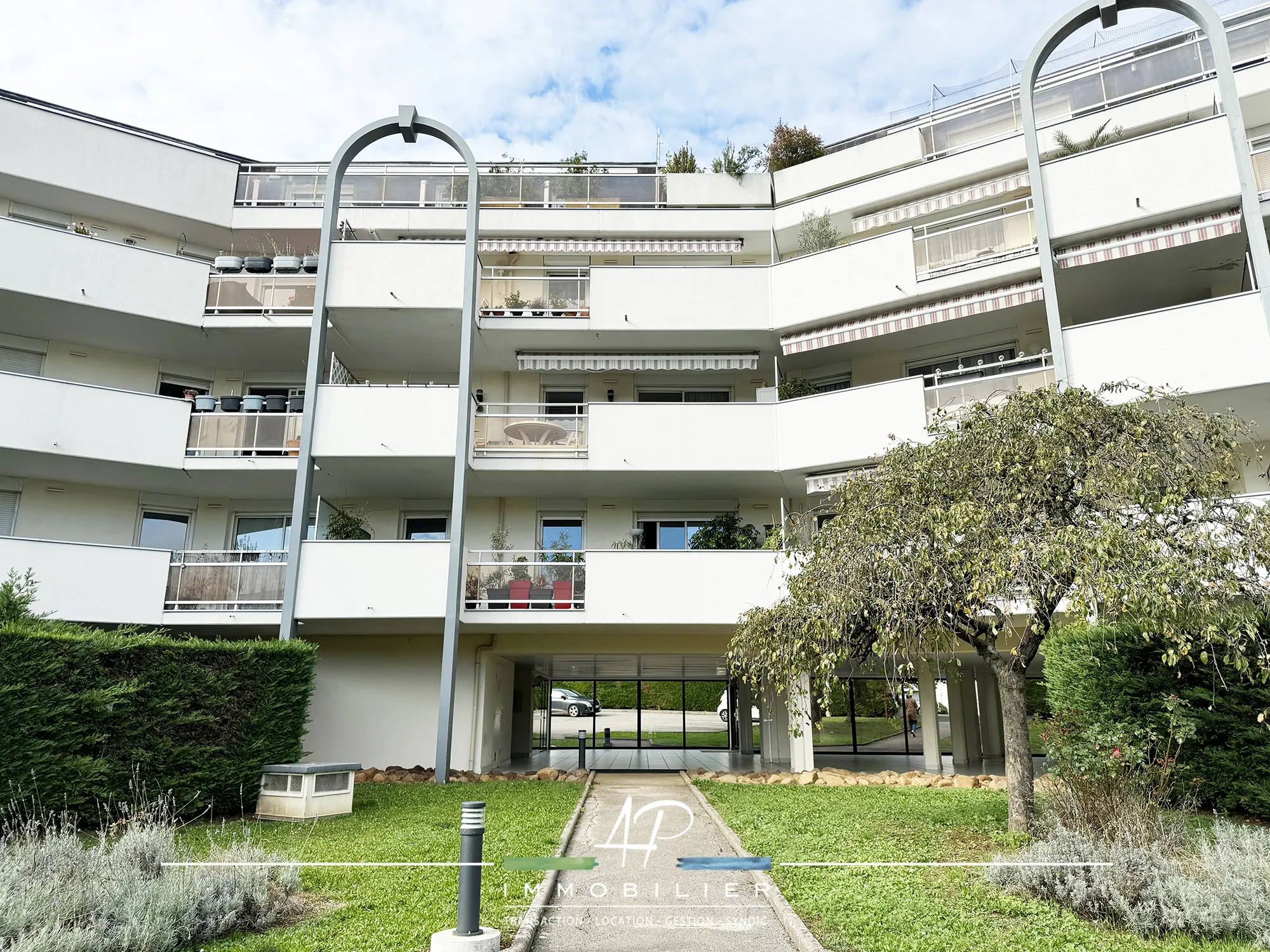 Appartement de 89 m² dans une résidence avec piscine et tennis à Fontaine les Dijon 