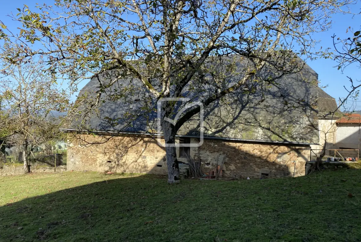 Maison avec grange fort potentiel à vendre à Estal 