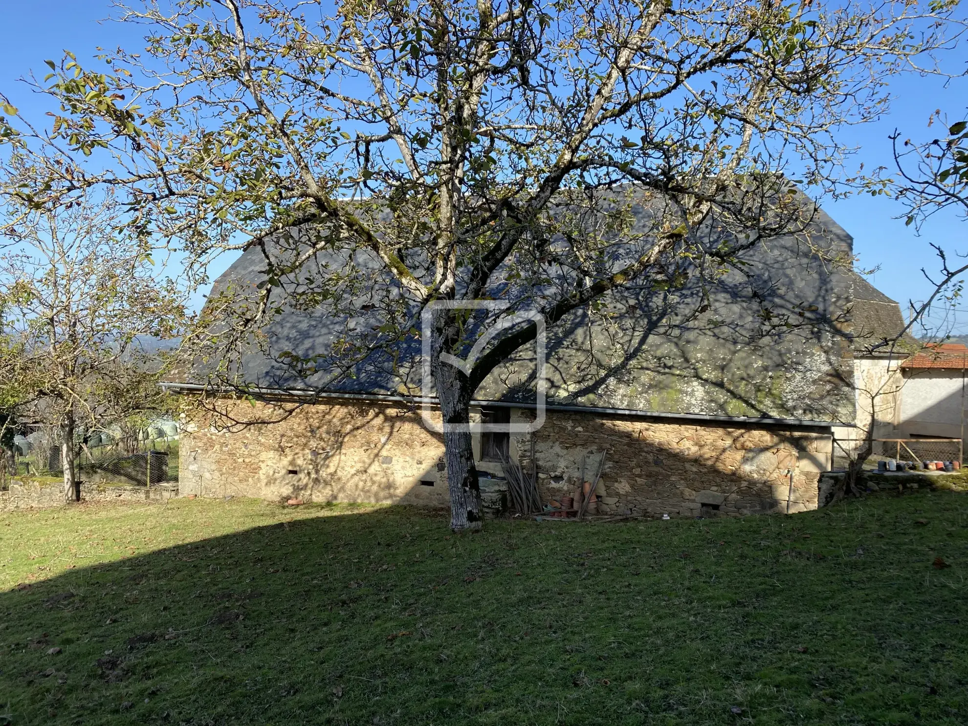 Maison avec grange fort potentiel à vendre à Estal 