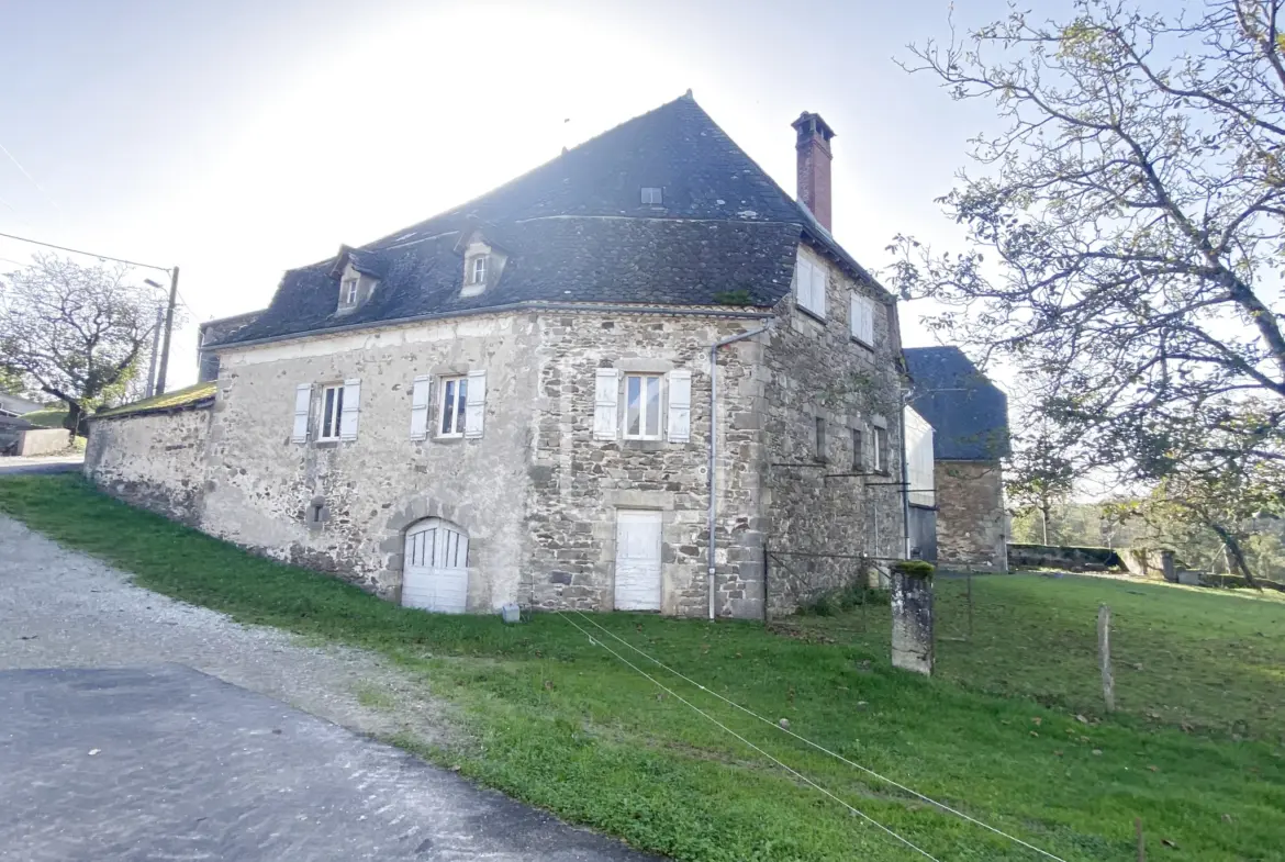 Maison avec grange fort potentiel à vendre à Estal 