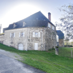 Maison avec grange fort potentiel à vendre à Estal