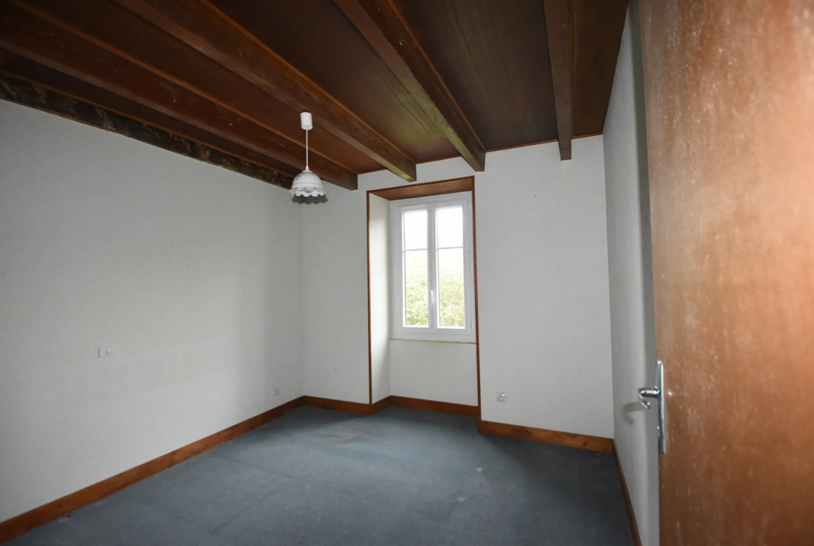 Maison à rénover à Vitrac Saint Vincent - 90 m² habitable 