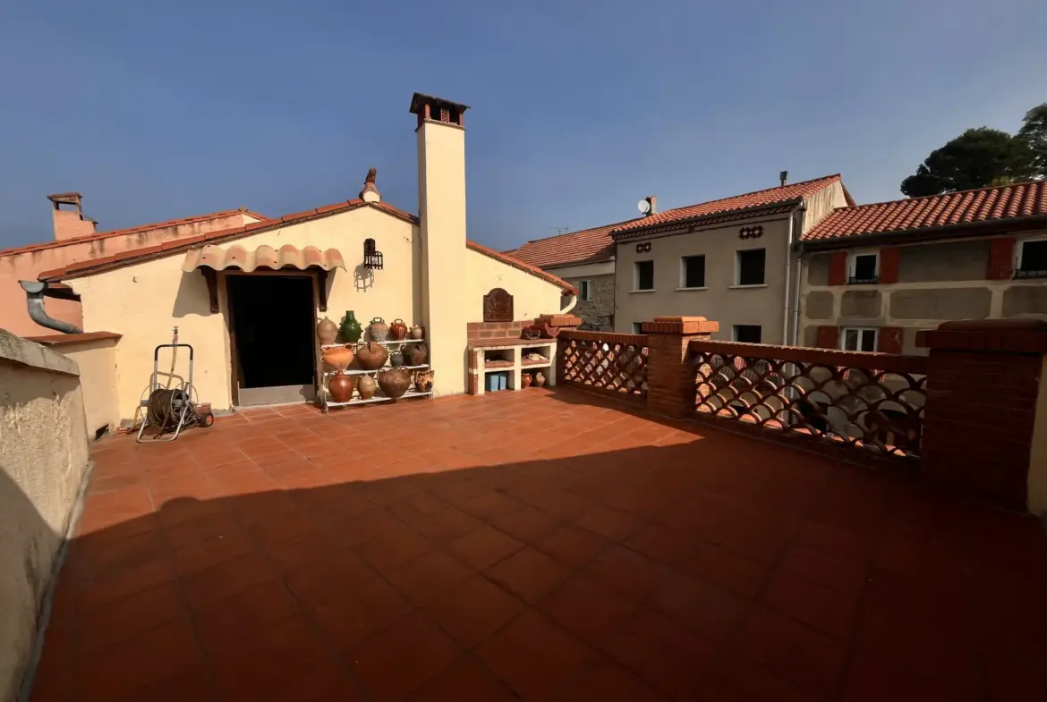 Maison de Village avec Vue Panoramique à Serralongue 