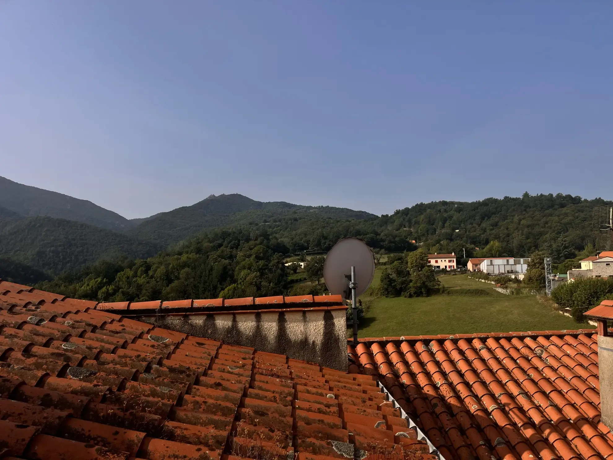 Maison de Village avec Vue Panoramique à Serralongue 