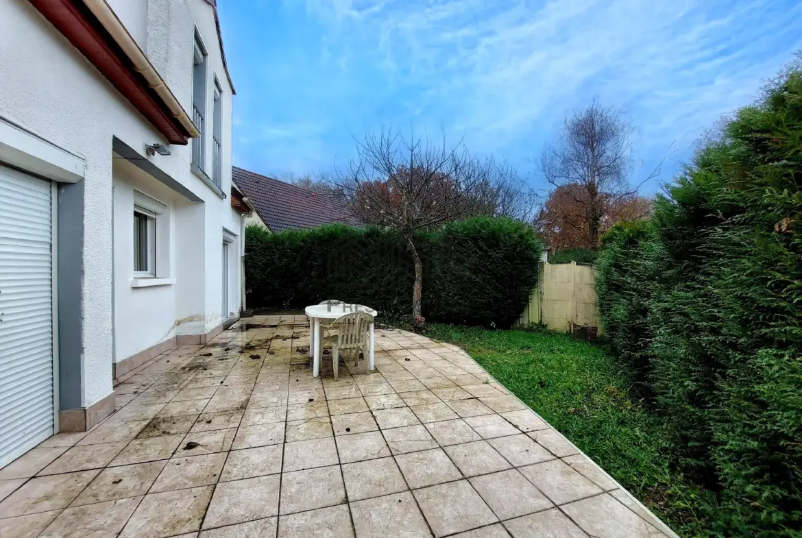 Maison atypique avec jardin à Oissel à vendre 