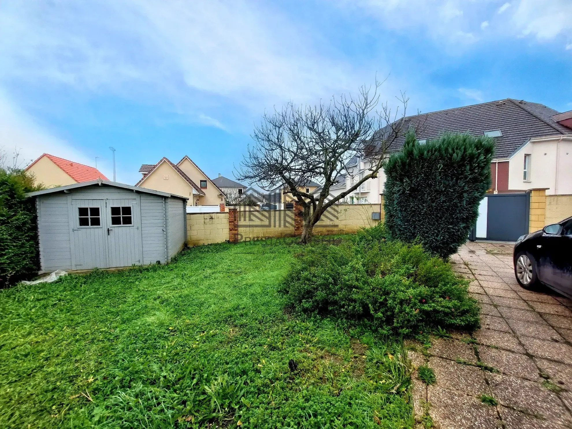 Maison atypique avec jardin à Oissel à vendre 