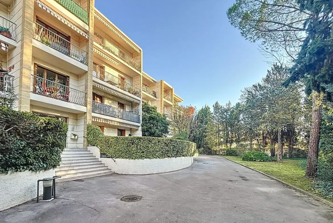 Vente d'un appartement T2 avec terrasse et jardin privatif à Aix-en-Provence 