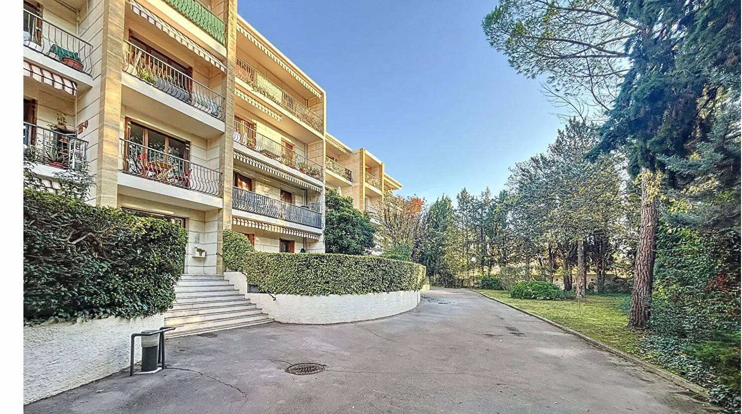 Vente d'un appartement T2 avec terrasse et jardin privatif à Aix-en-Provence 