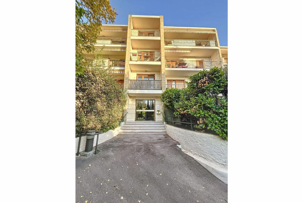 Vente d'un appartement T2 avec terrasse et jardin privatif à Aix-en-Provence 