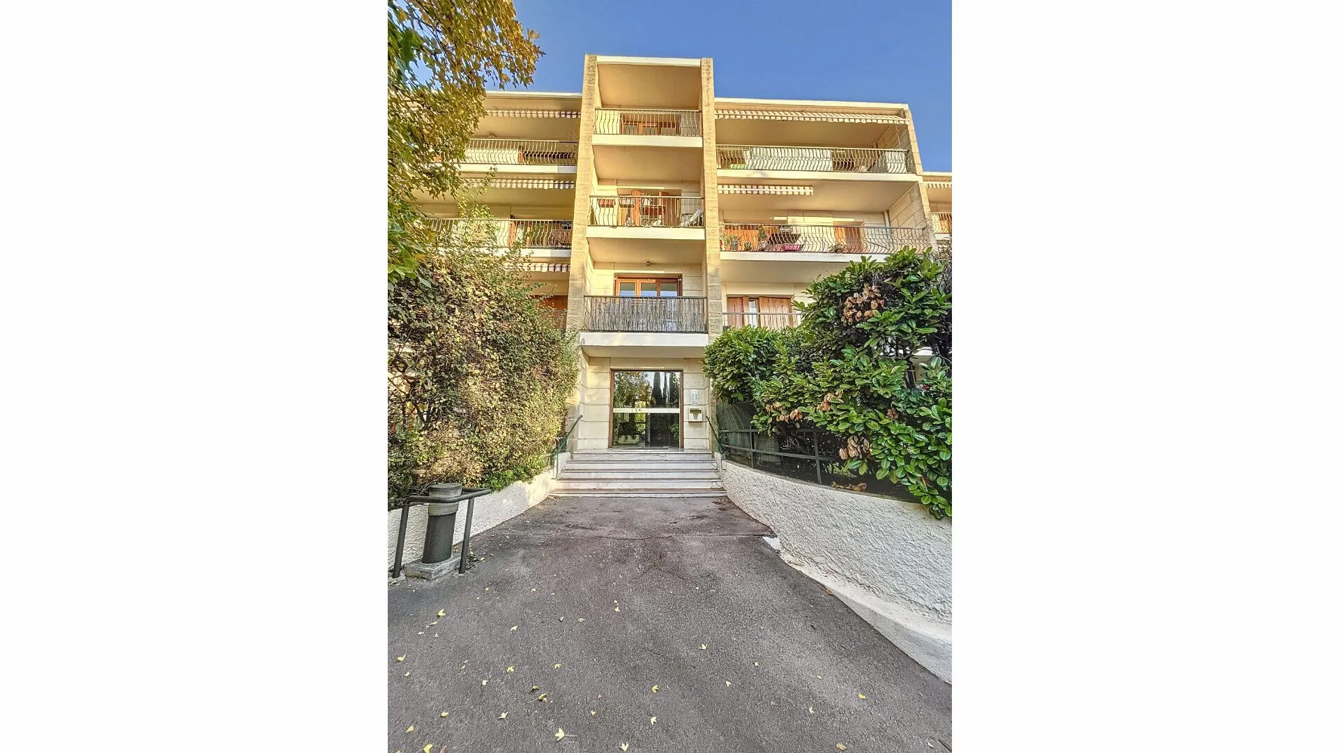 Vente d'un appartement T2 avec terrasse et jardin privatif à Aix-en-Provence 