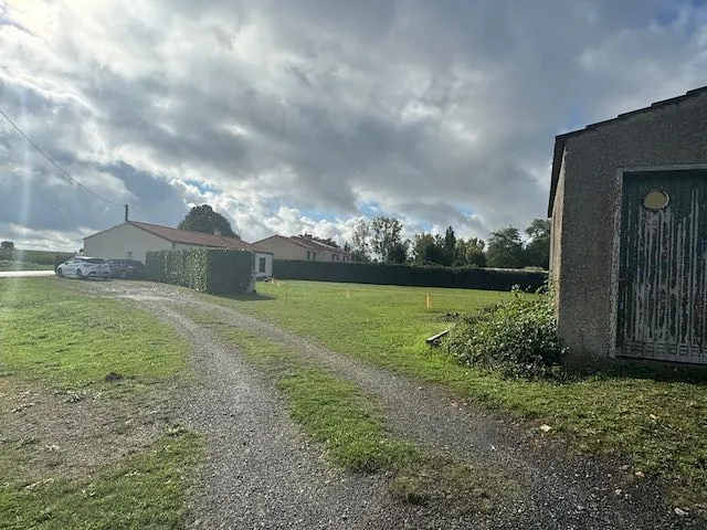 Charmante maison de plain-pied 3 chambres et 1 bureau aux Pineaux 