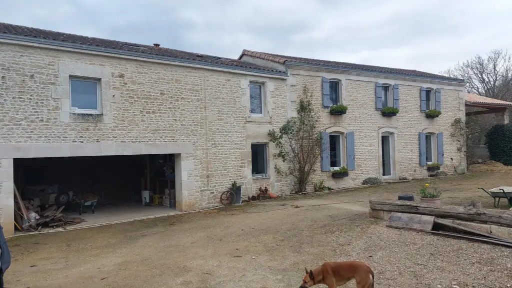 Corps de ferme rénové à vendre à 16 km de Niort