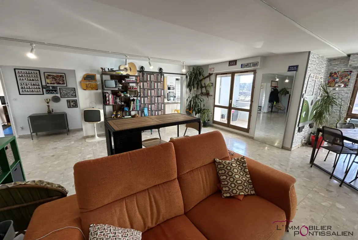 À vendre : Appartement T6 à Pontarlier avec Terrasse et Parkings 