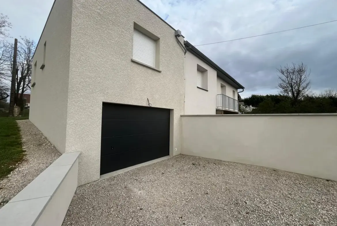 Maison à vendre à Gy - 93 m² rénovée avec garage 