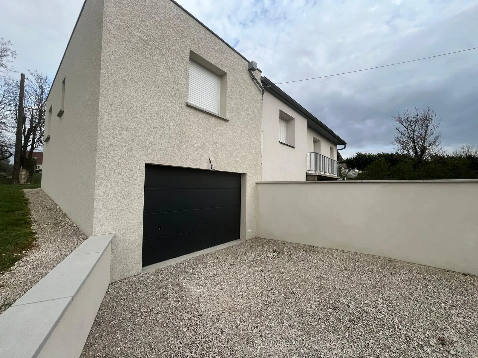 Maison à vendre à Gy - 93 m² rénovée avec garage 