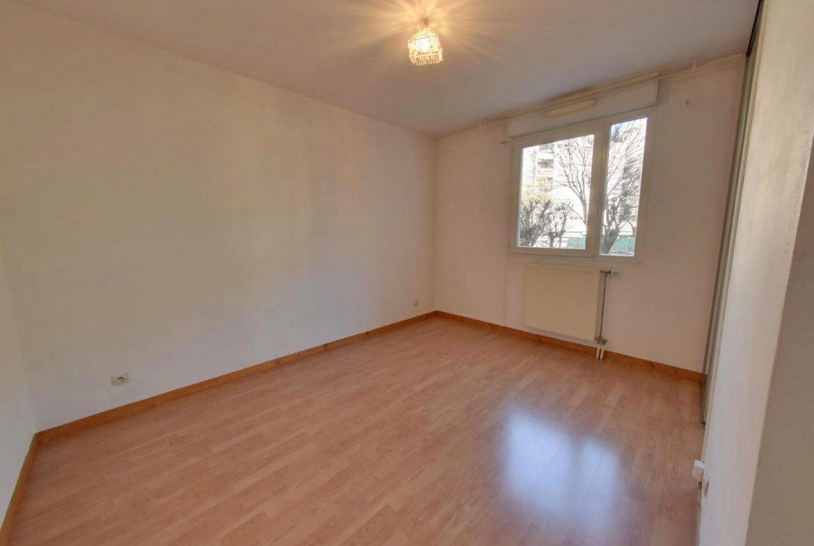 À vendre : Appartement T5 135 m² avec terrasse de 120 m² à Échirolles 