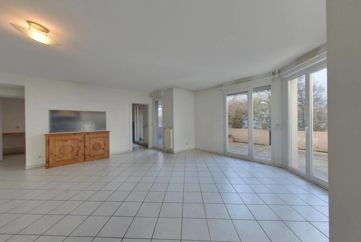 À vendre : Appartement T5 135 m² avec terrasse de 120 m² à Échirolles 