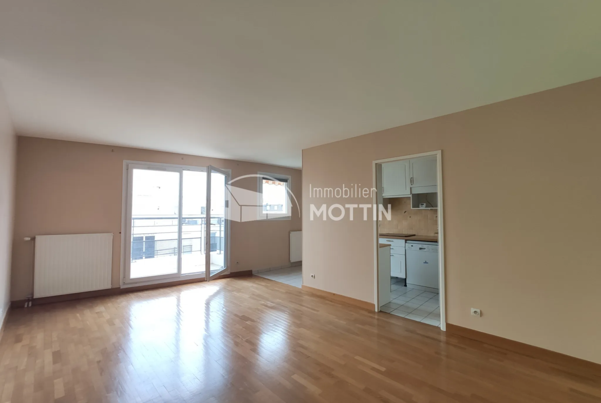 Appartement F3 dernier étage avec balcon à Vitry-sur-Seine 